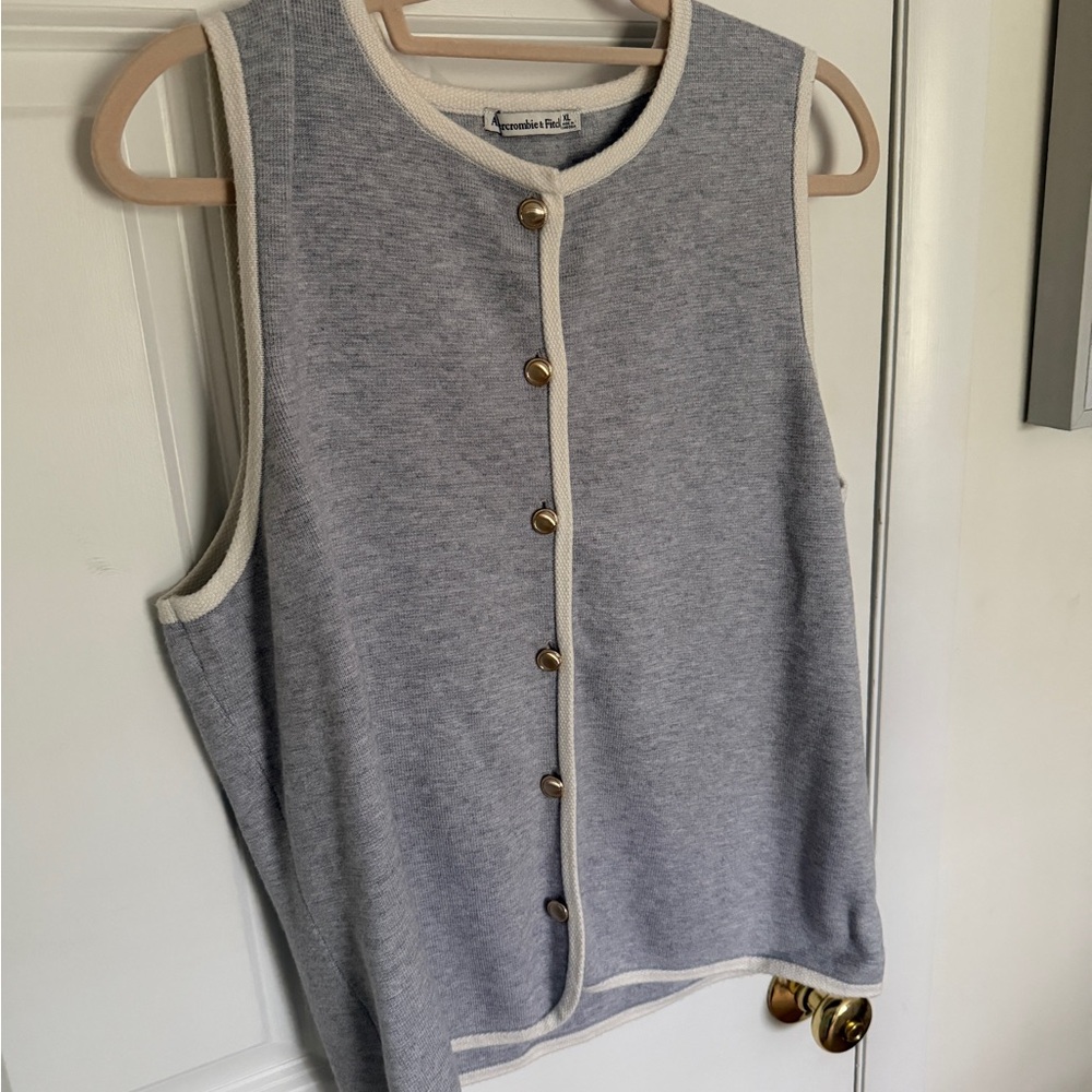 Abercrombie & Fitch Heather Gray Sleeveless Button Front Tank